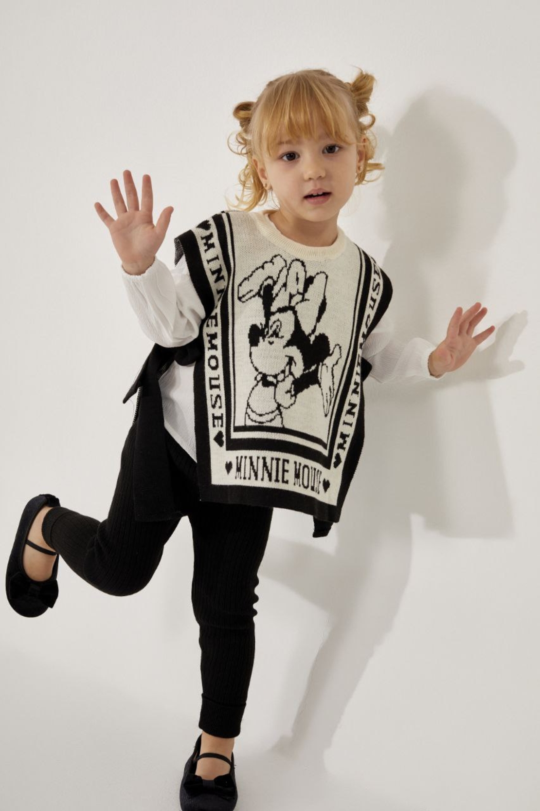 Детски комплект Minnie Mouse – клин и плетено пончо