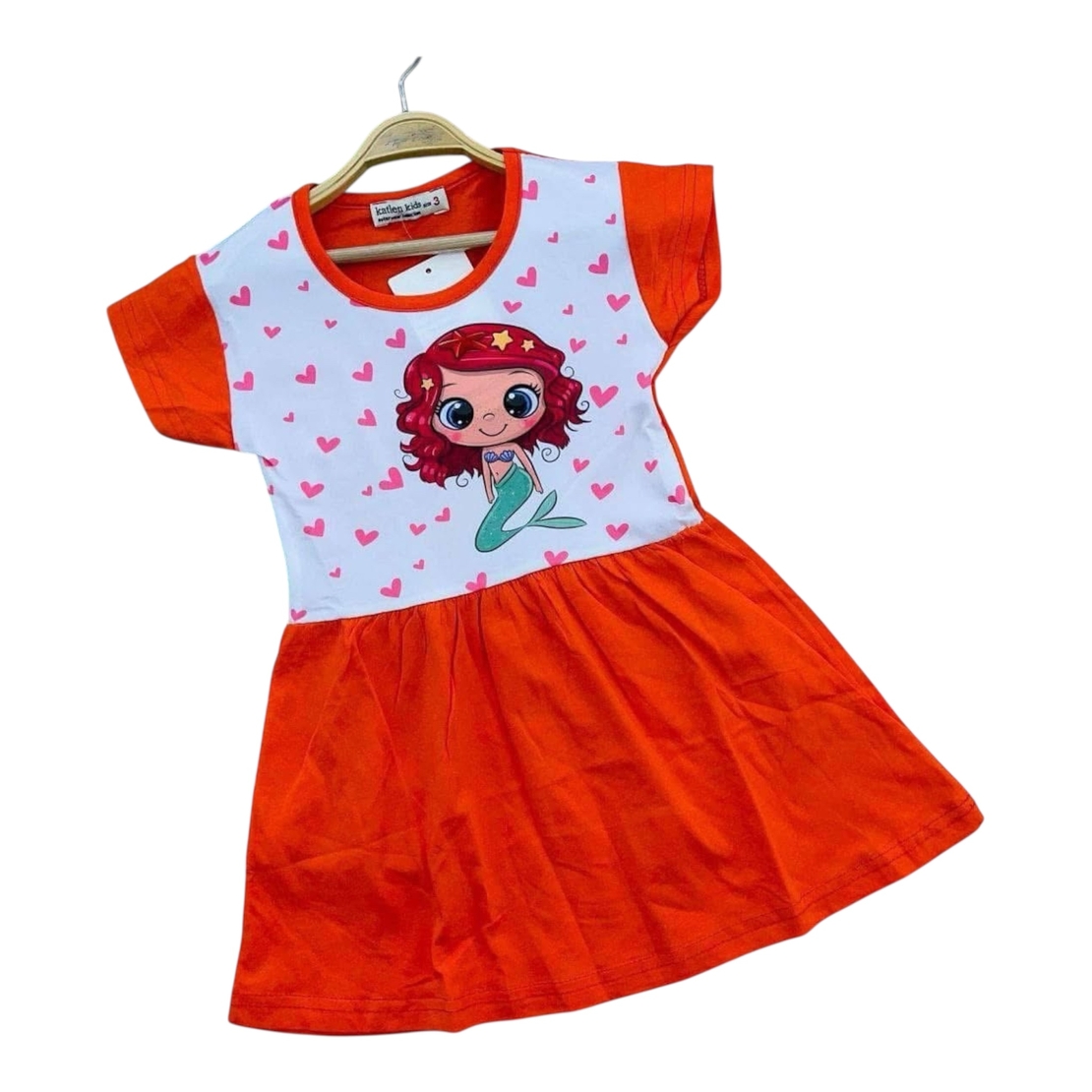 Оранжева детска рокля с русалка и сърчица