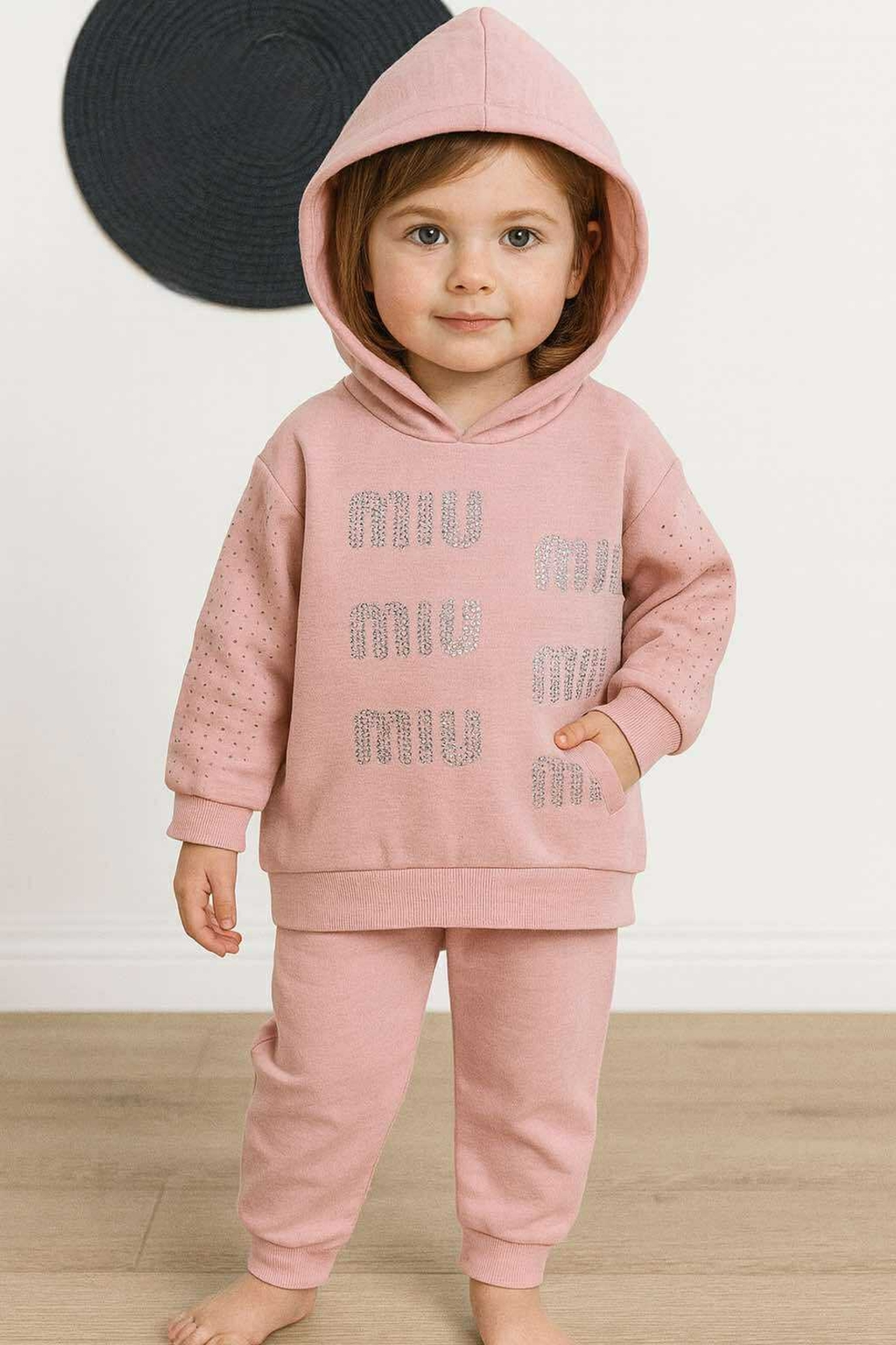 Розов комплект с камъчета