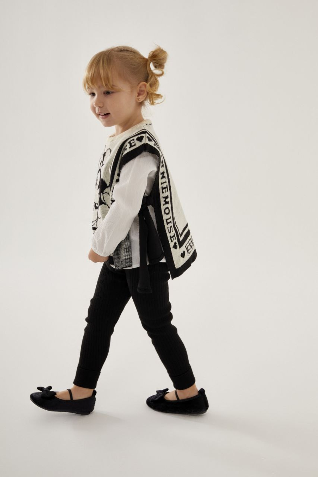 Детски комплект Minnie Mouse – клин и плетено пончо