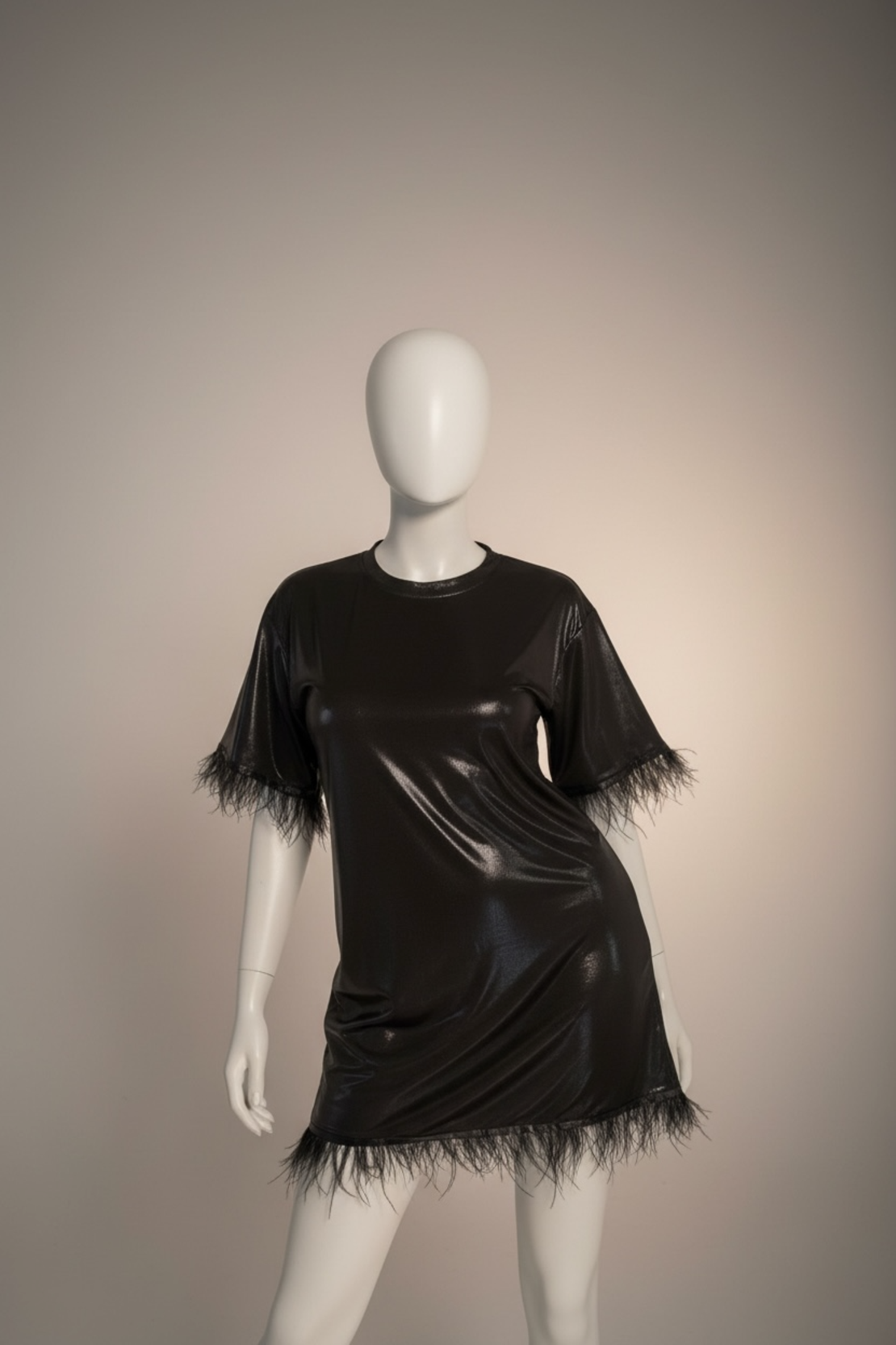 Черна мини рокля с пера DIVA