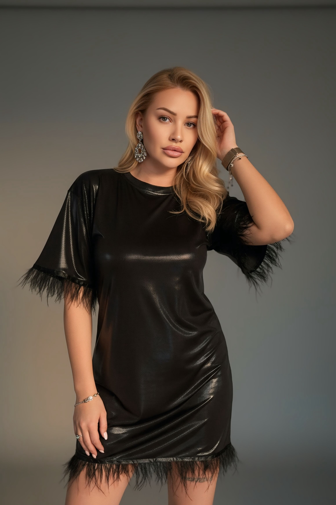 Черна мини рокля с пера DIVA