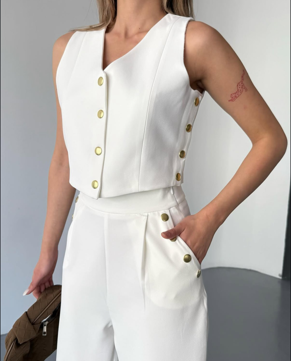 Capri Chic White - Комплект топ/елек и панталон с капси