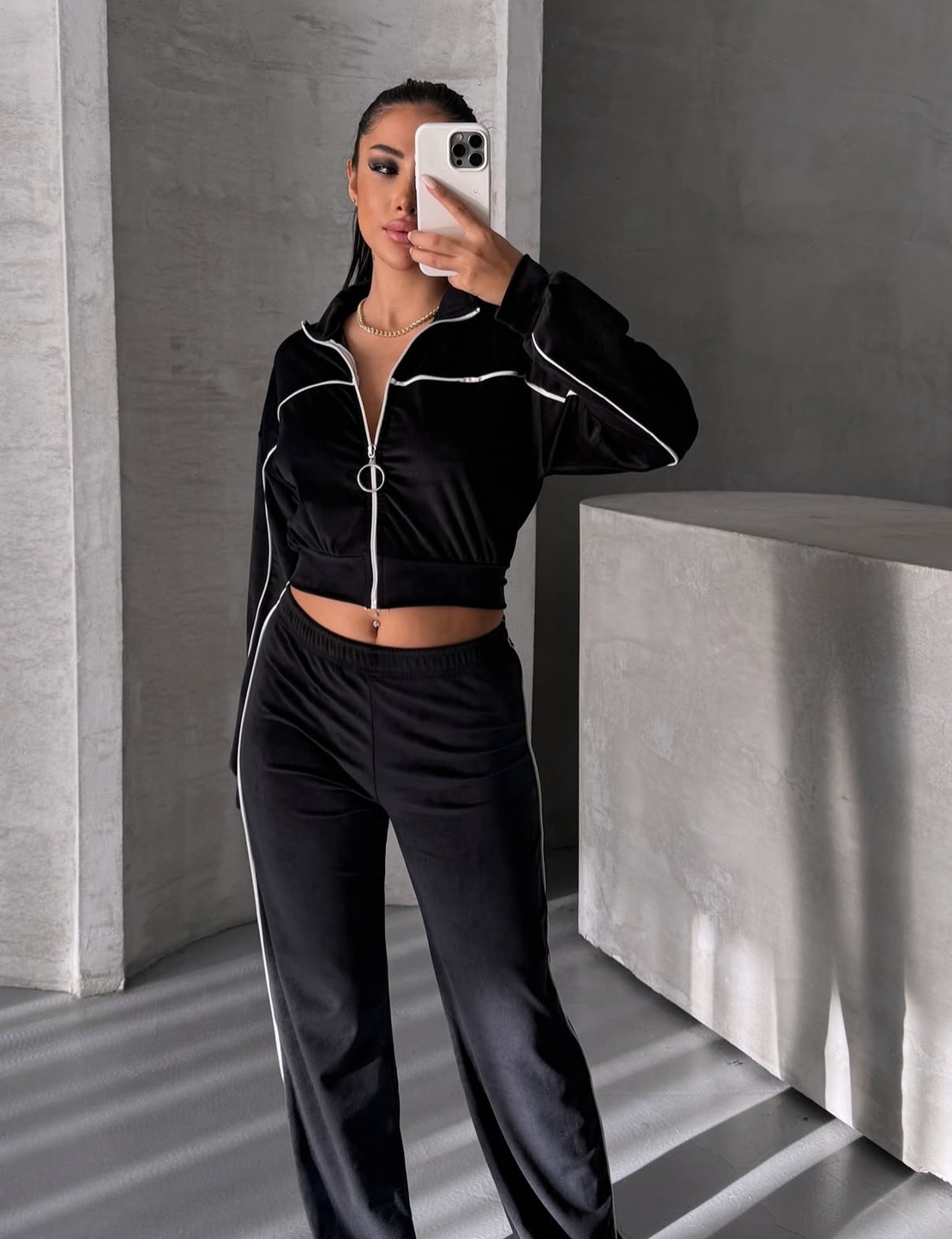 Velour Touch Set Black – спортен екип от мек велур