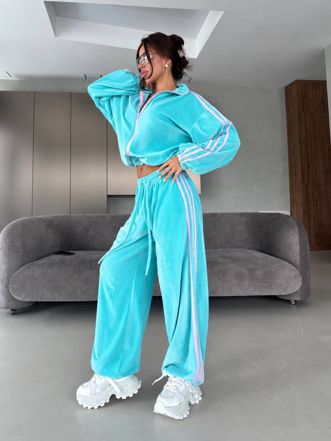 “ Velour contrast Set “ – спортен екип от мек велур