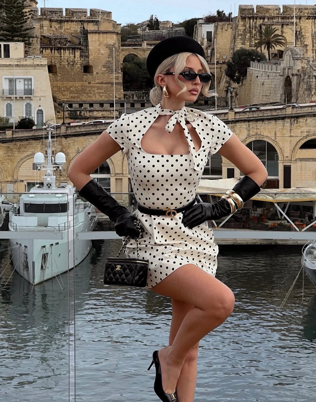 “Paris Chic” white - Елегантна рокля на точки с връзка