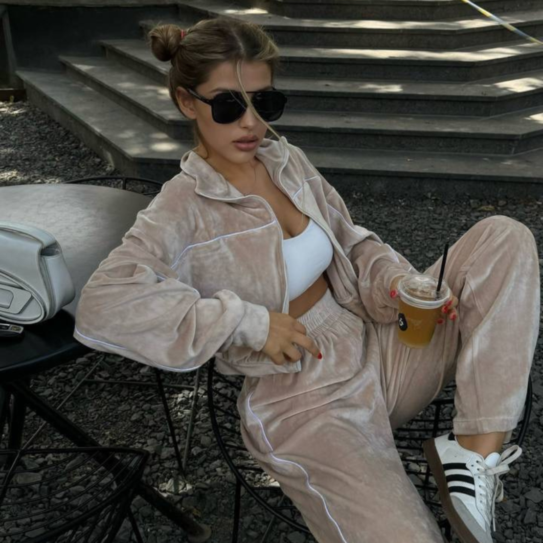 Velour Touch Set Beige – спортен екип от мек велур