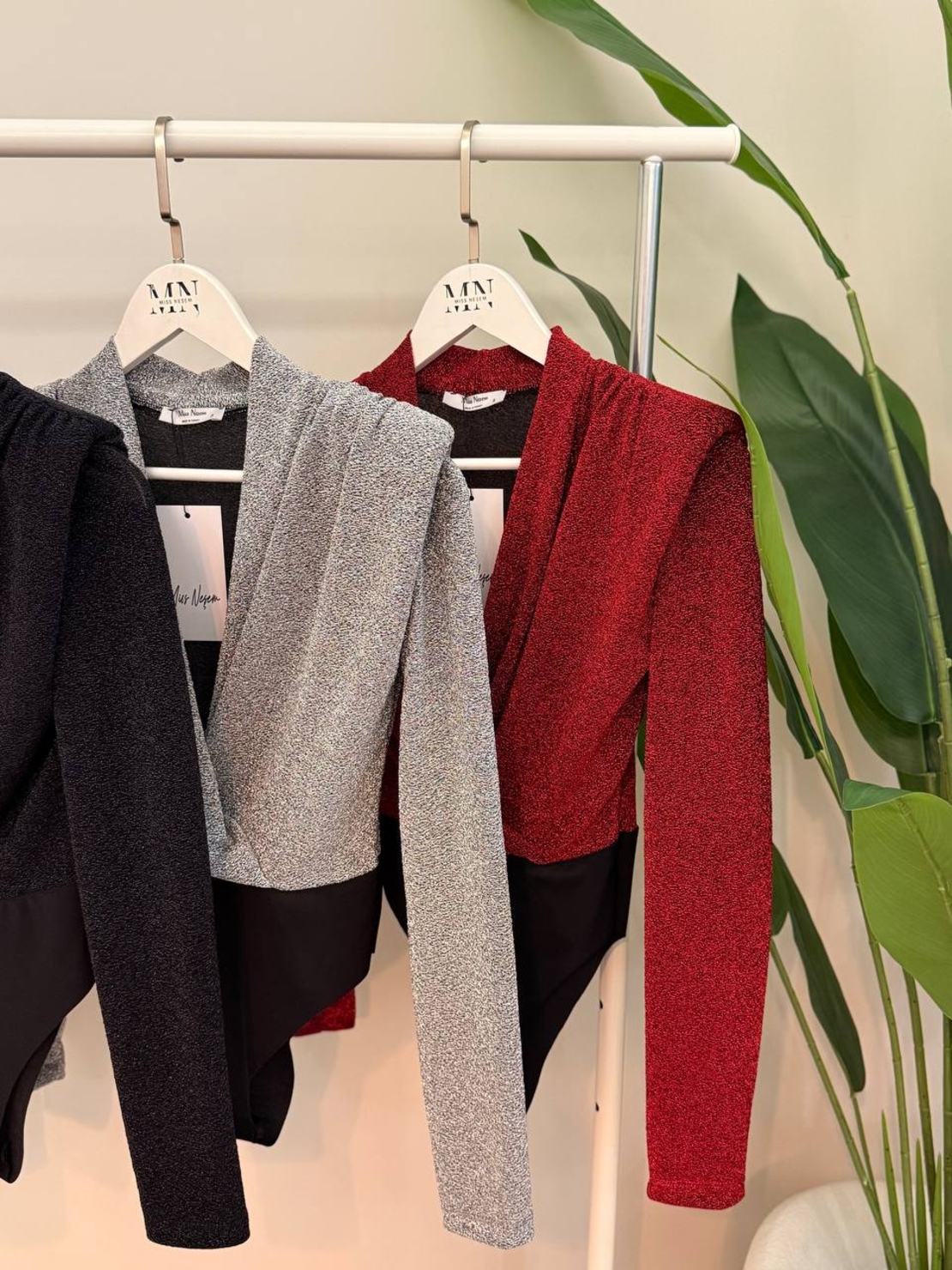 “Shine Motion Bodysuit” Black– Блестящо парти боди