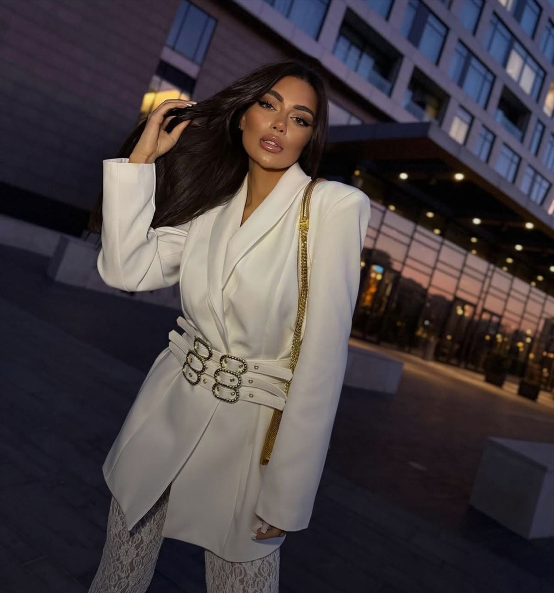 Blazer “Power Line” white– с 3 колана и изваяни рамене