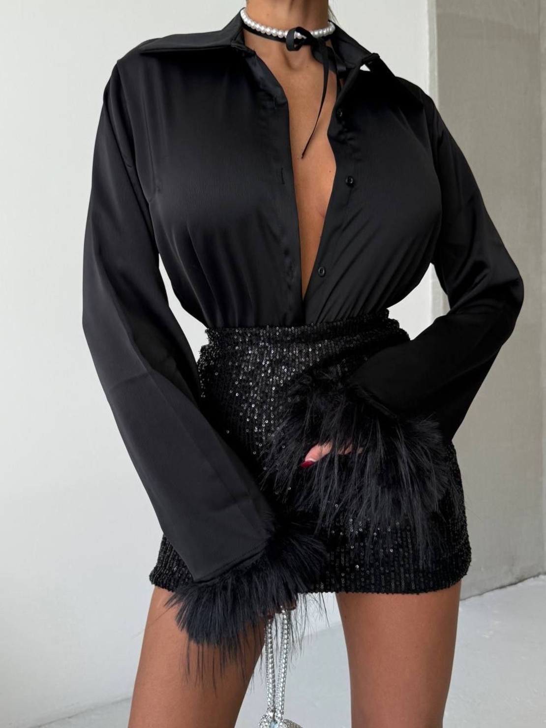 “Satin Shine” black– риза с пера и блестяща мини пола