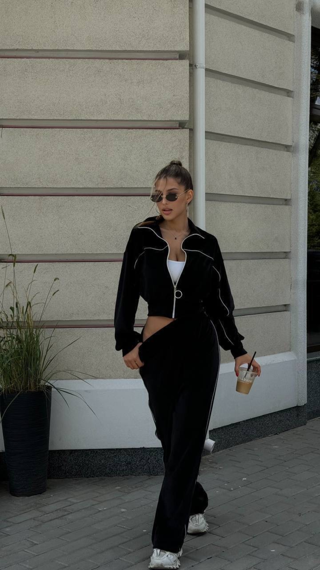 Velour Touch Set Black – спортен екип от мек велур