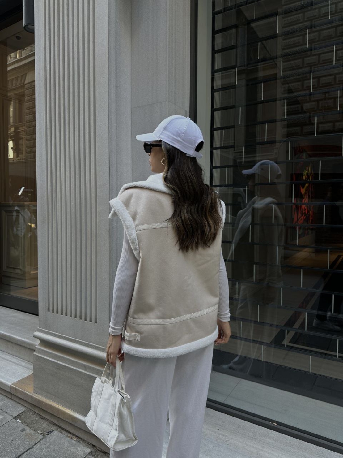 Velour Charm – издължен елек от велур с каракул