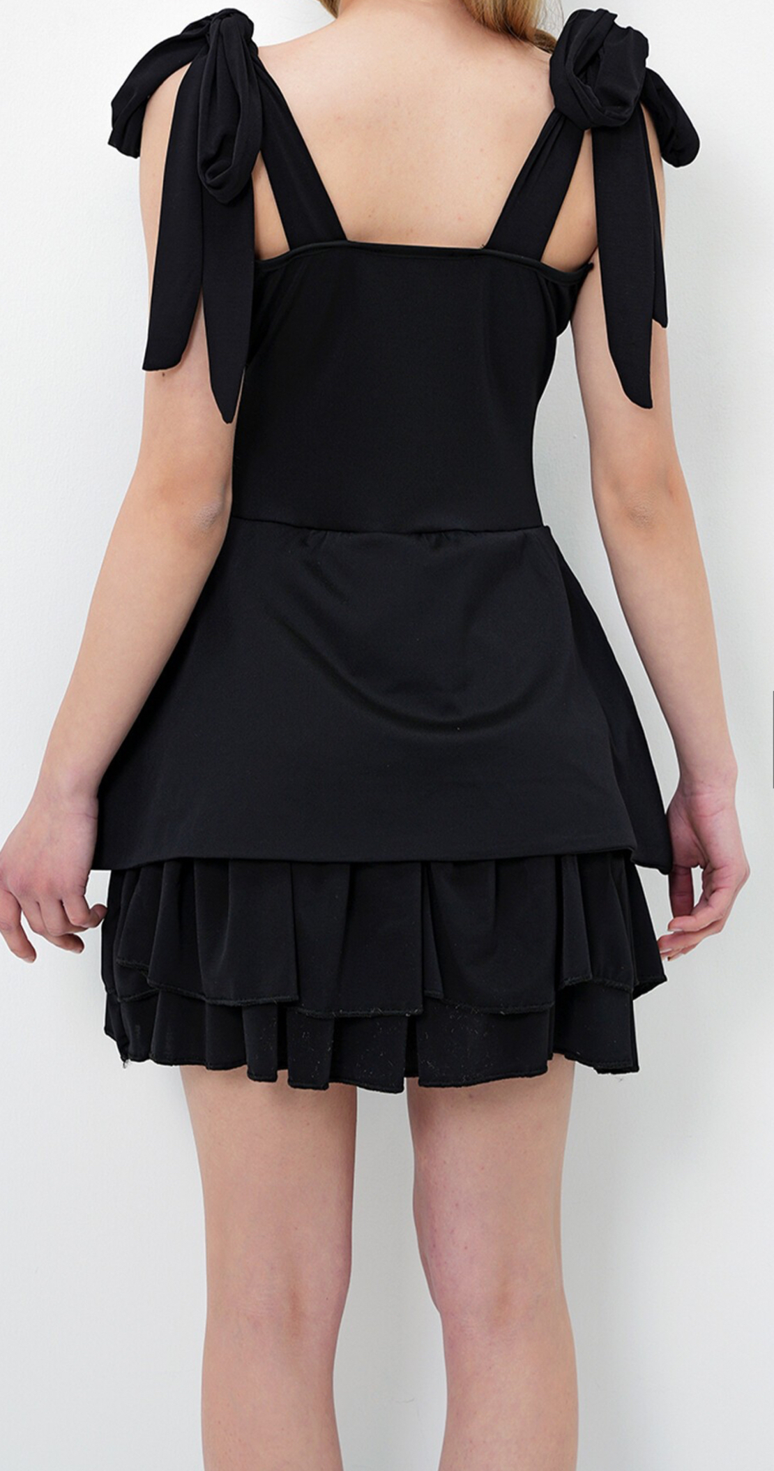 Мини рокля Black