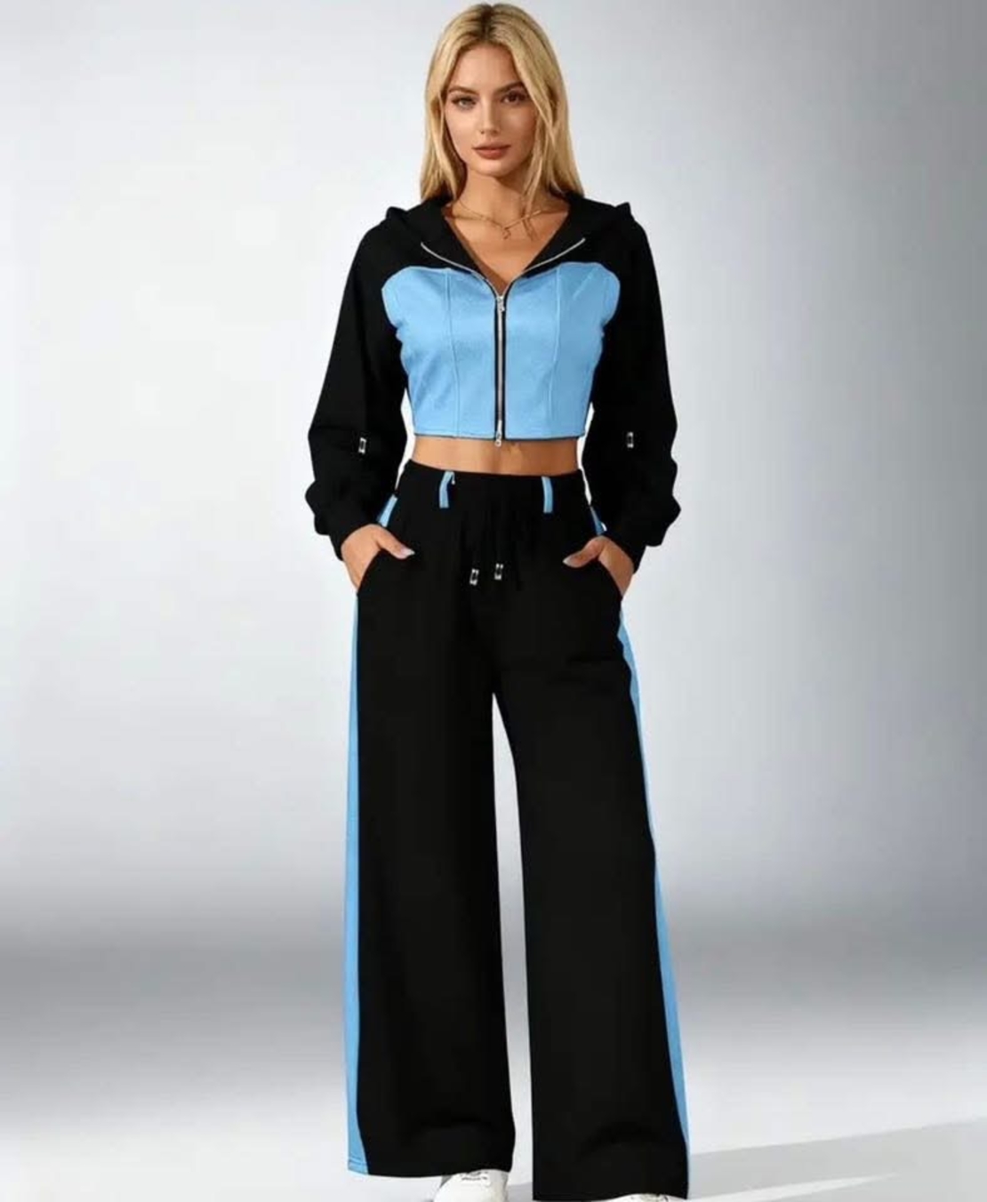 Памучен спортен екип със скъсен суитчър и деним долнище с висока талия