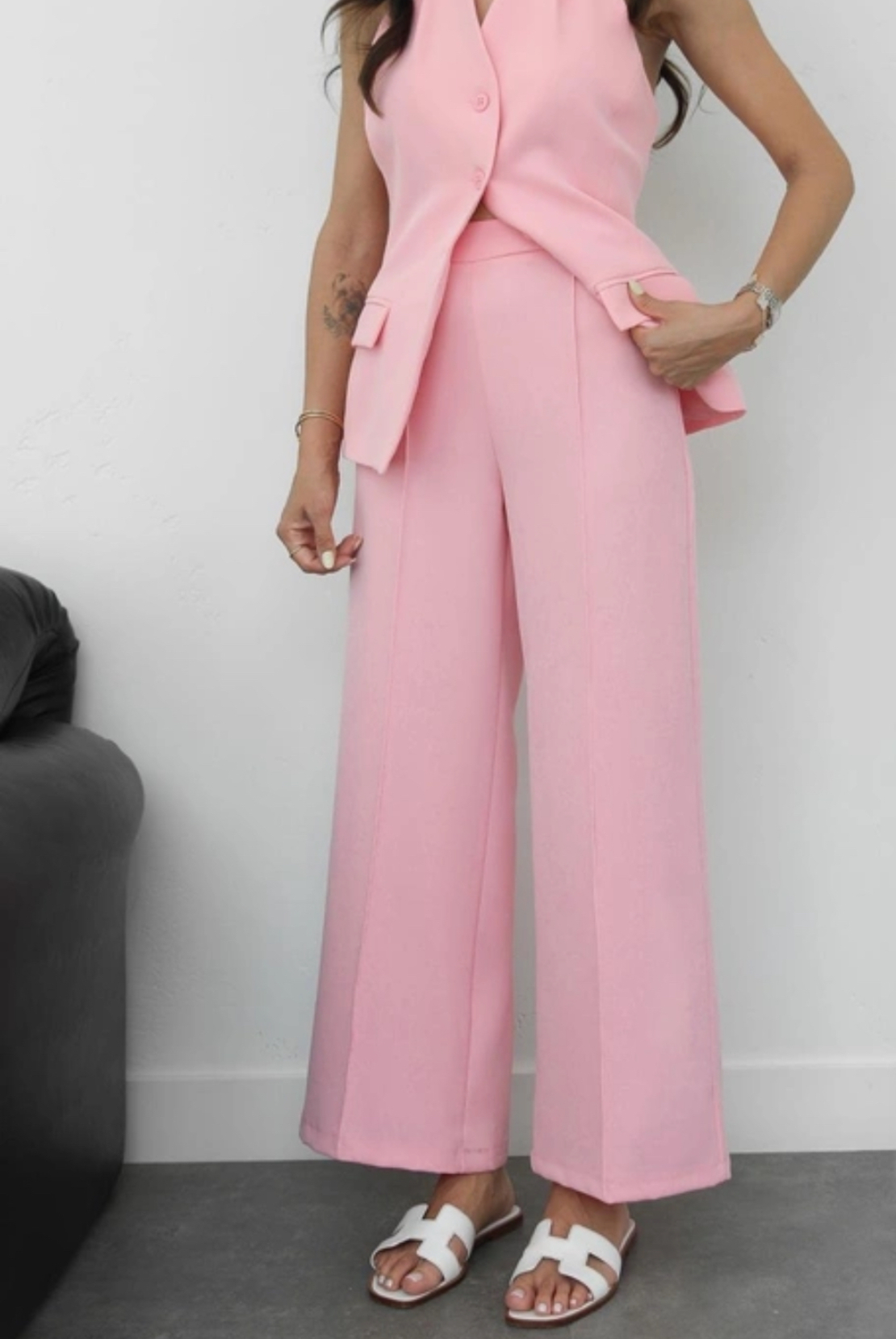 “Back Charm” Pink- Костюм от елек с гол гръб и широк панталон