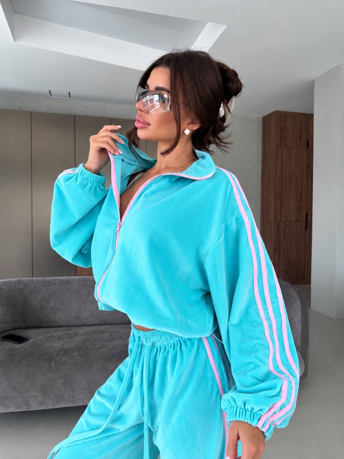 “ Velour contrast Set “ – спортен екип от мек велур