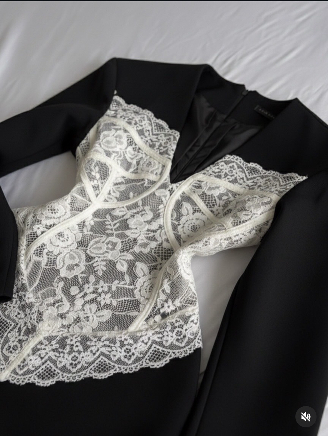 “Lace Noir Dress” - Елегантна рокля с дантела