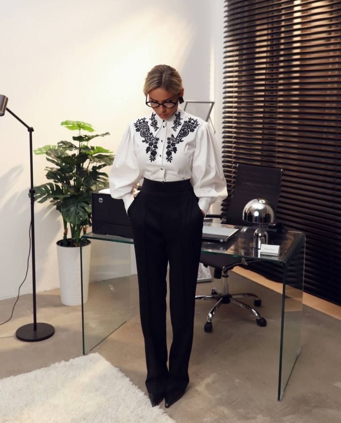 Black Embroidery Elegance - Елегантна риза