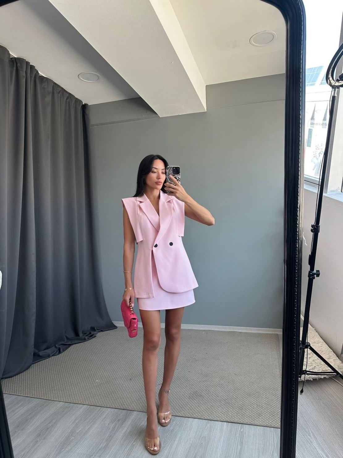 Елегантен костюм “Bold Elegance” – пола и безръкавно сако Pink