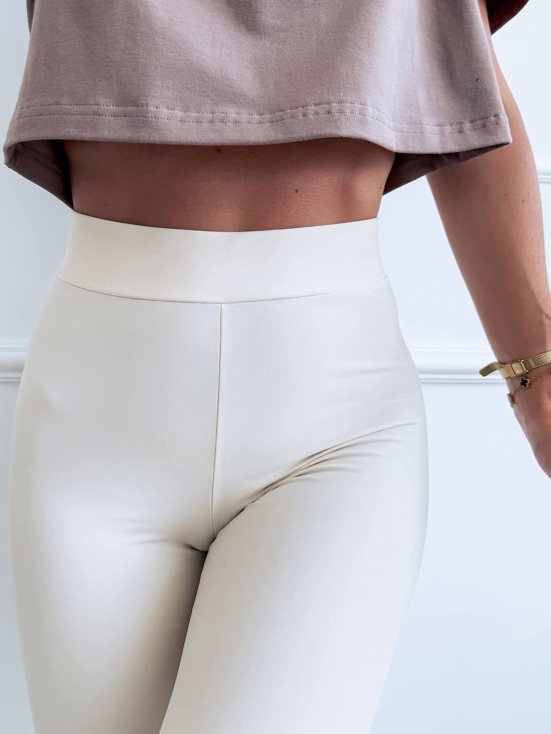 ShapeFlex Ekru – спортно-елегантен клин