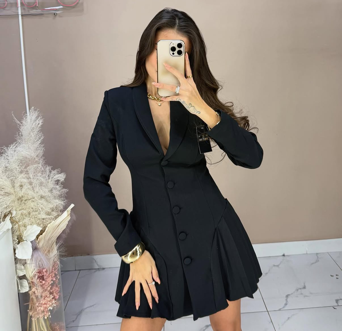 Chic Noir – Елегантна рокля сако