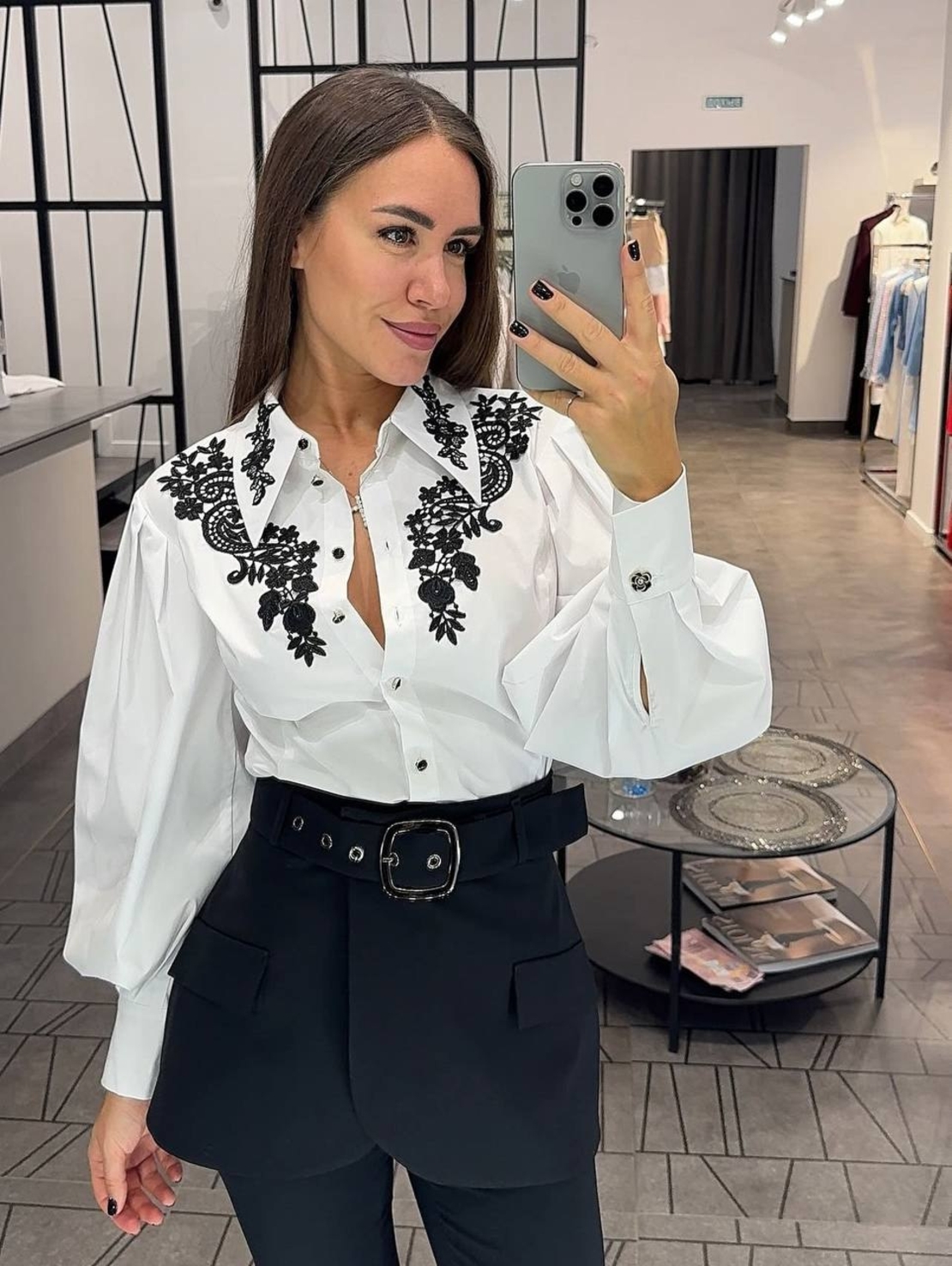 Black Embroidery Elegance - Елегантна риза