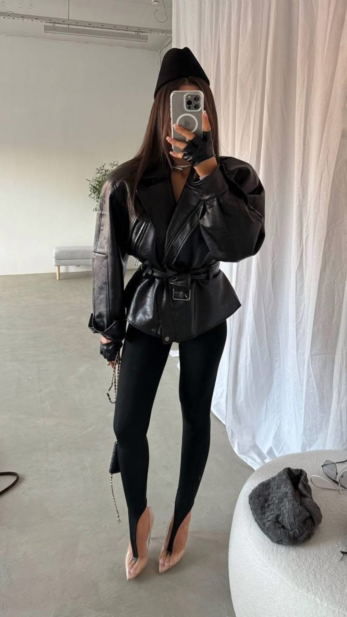 ShapeFlex Black – спортно-елегантен клин с ластик на палеца