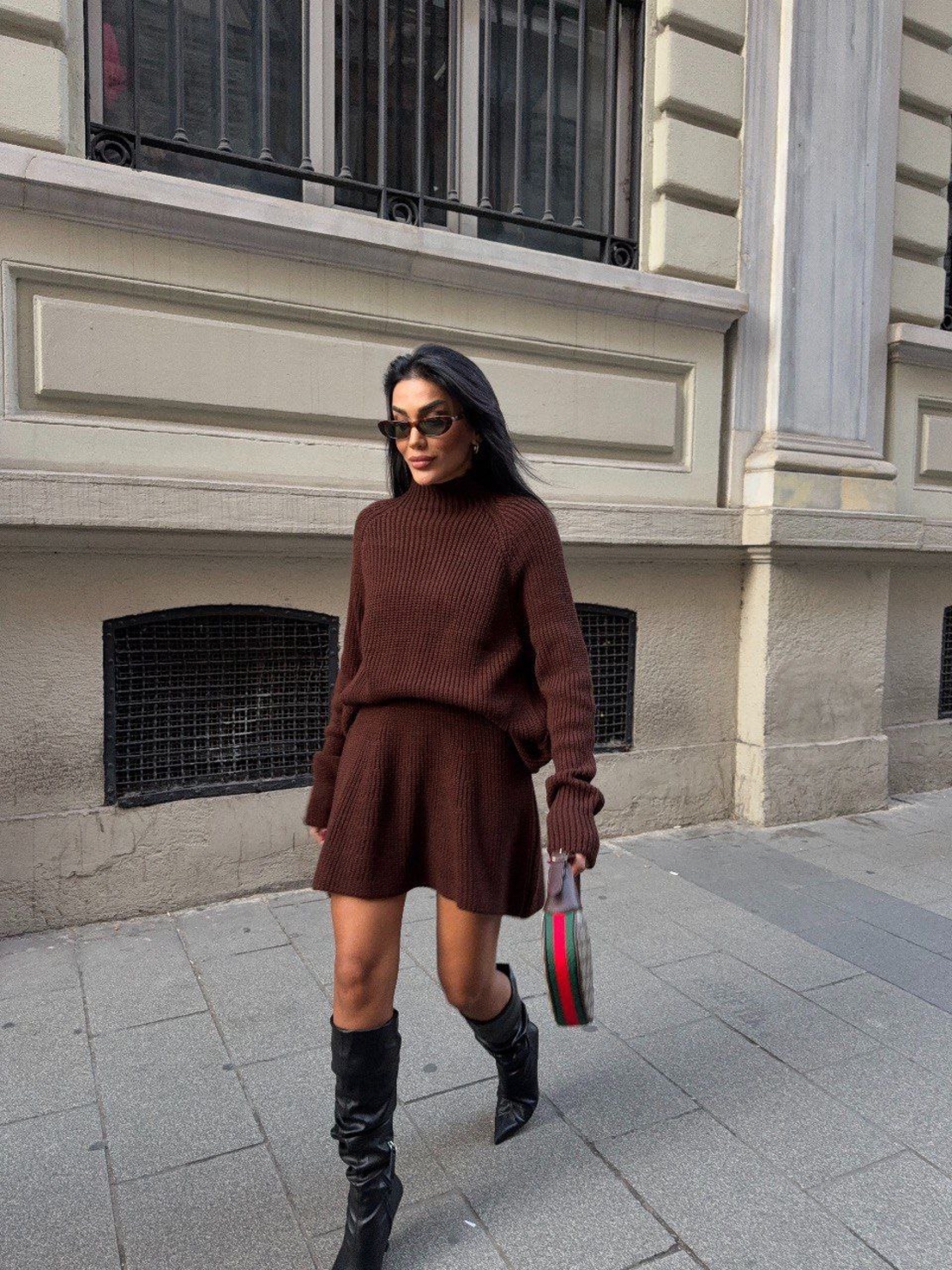 Mocha Комплект – пуловер и разкроена къса пола от плетиво