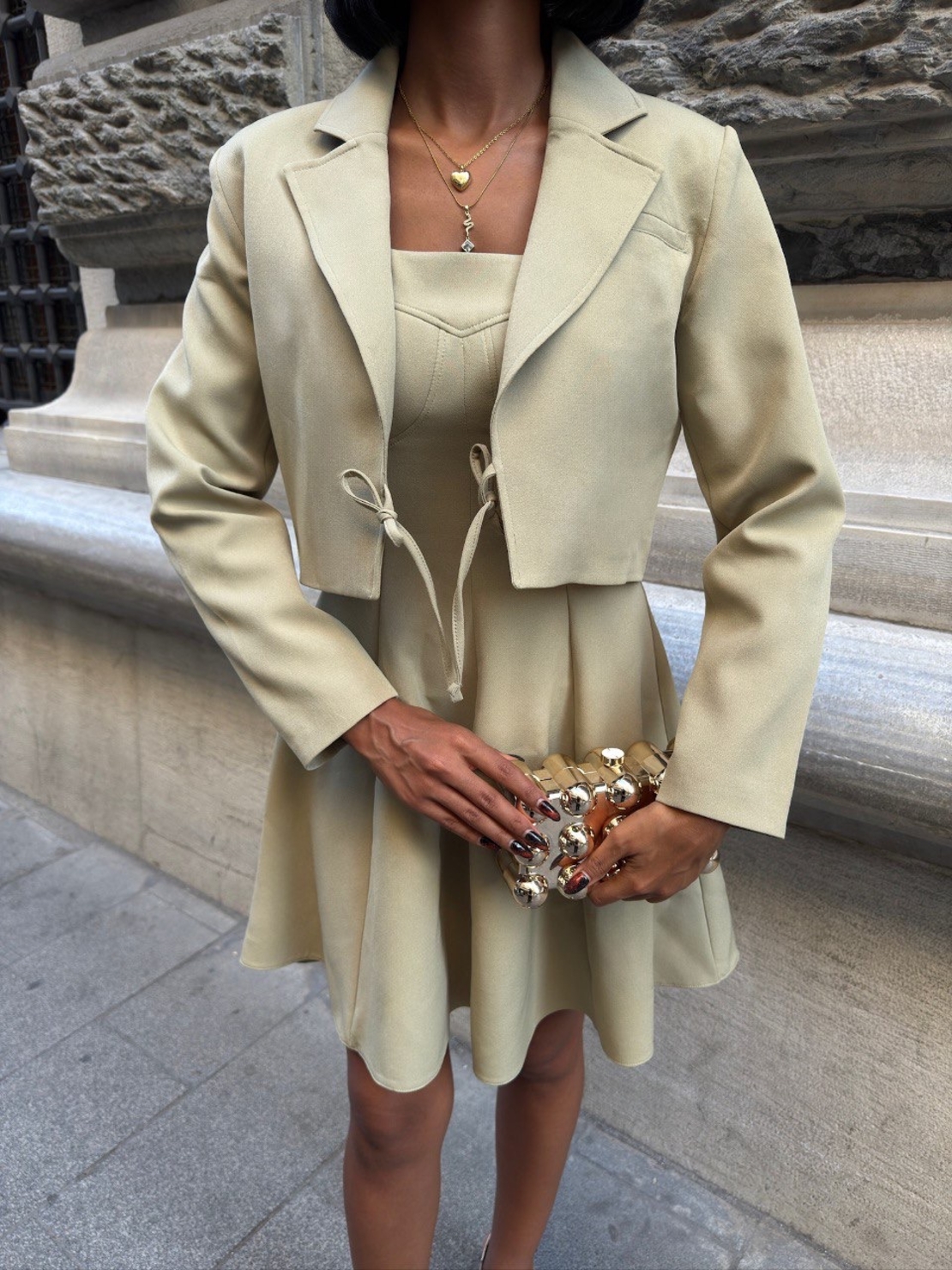 Дамски костюм „Elegant Charm“ – къса рокля и сако с връзки