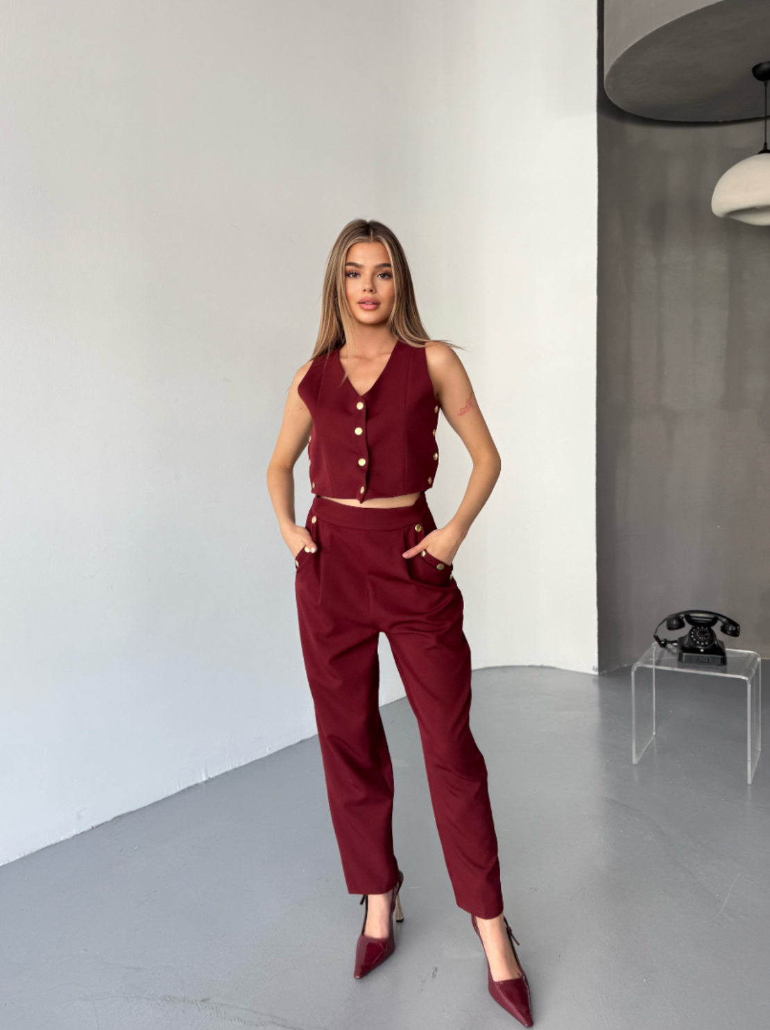 Capri Chic Bordo - Комплект топ/елек и панталон с капси