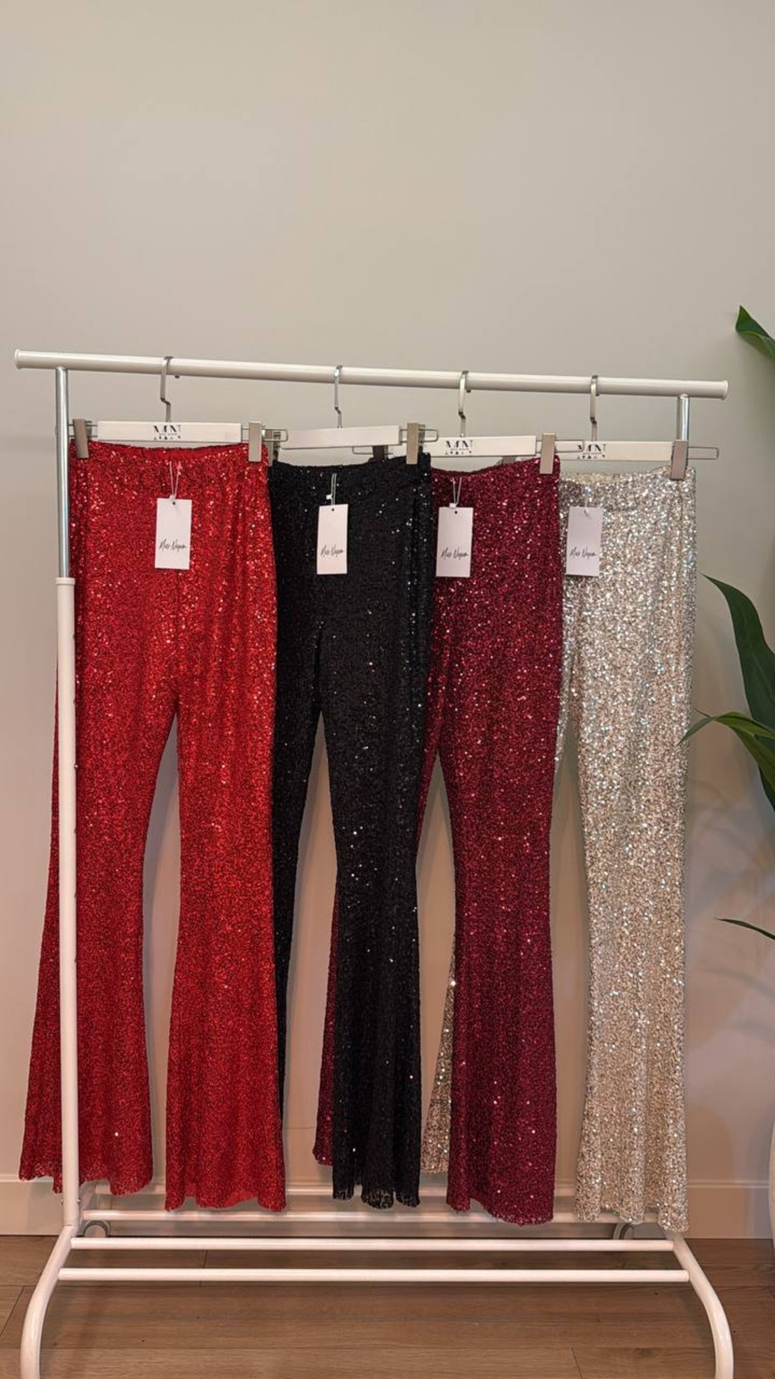 Noir Glam – елегантен панталон с пайети