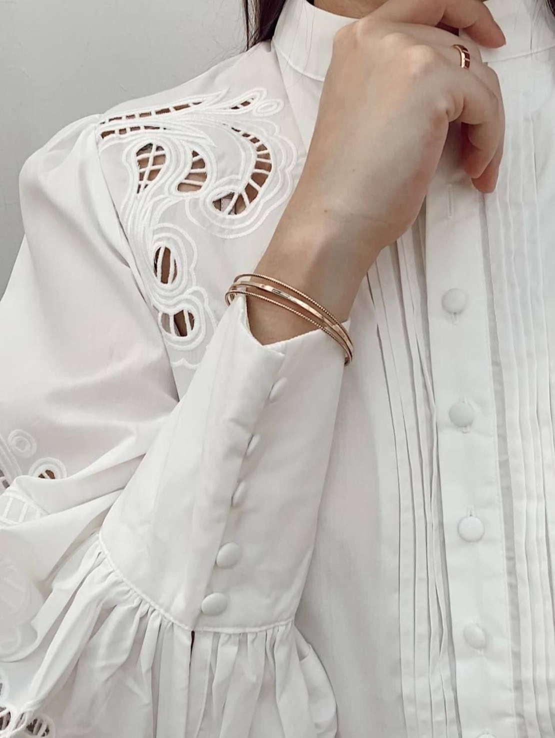 Lace Chic - Елегантна дамска риза с бродерия