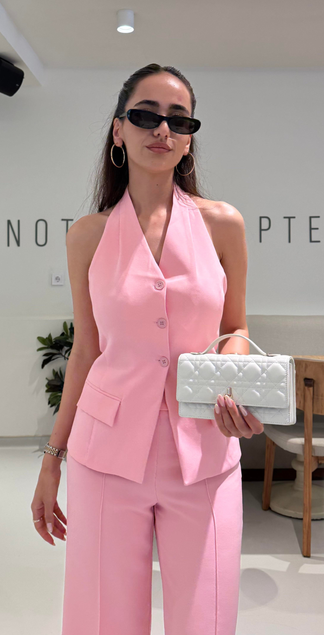 Back Charm  Pink- Костюм от елек с гол гръб и широк панталон