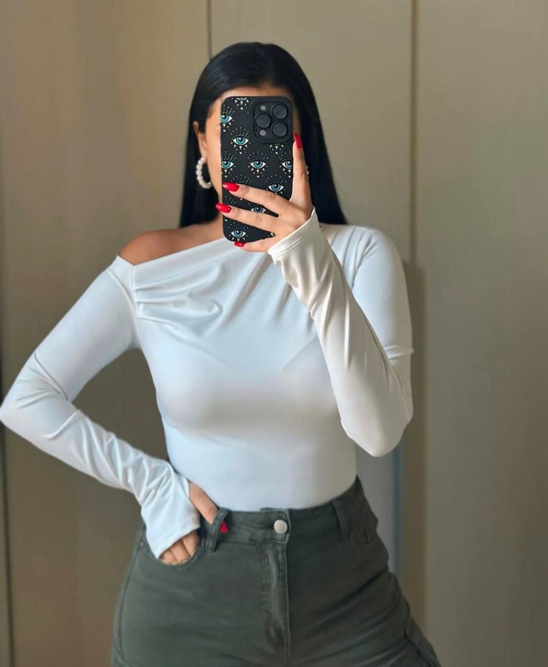 White Off-Shoulder Triko Блуза