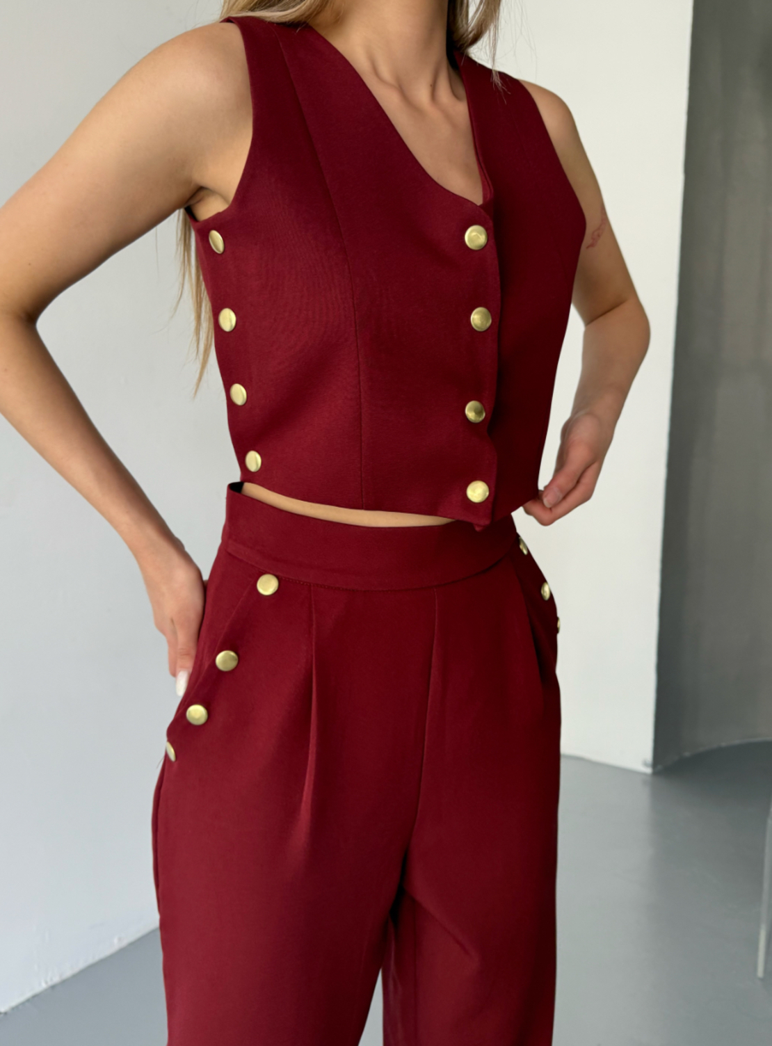 Capri Chic Bordo - Комплект топ/елек и панталон с капси
