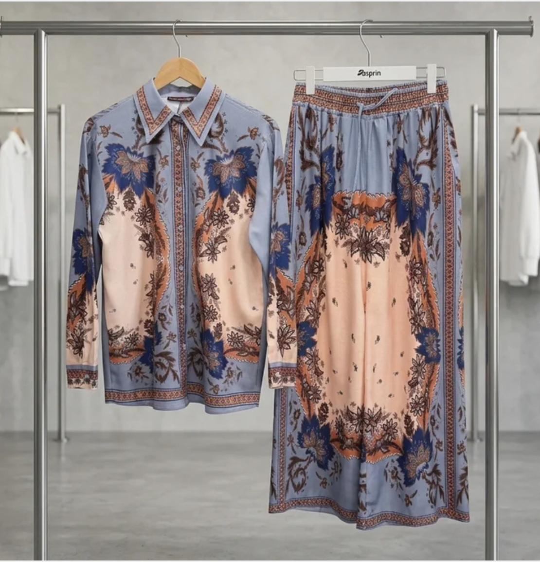 “ Blue Ornament “ Premium Satin Set  – модел на Zimmermann