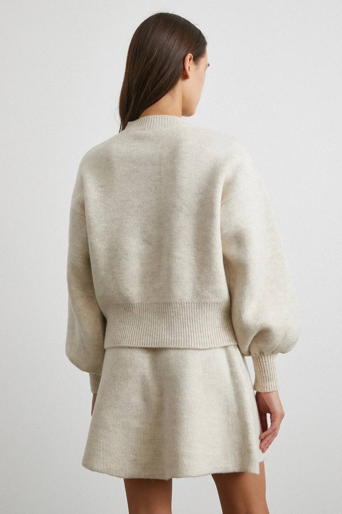 Winter Muse beige – плетен комплект жилетка и пола