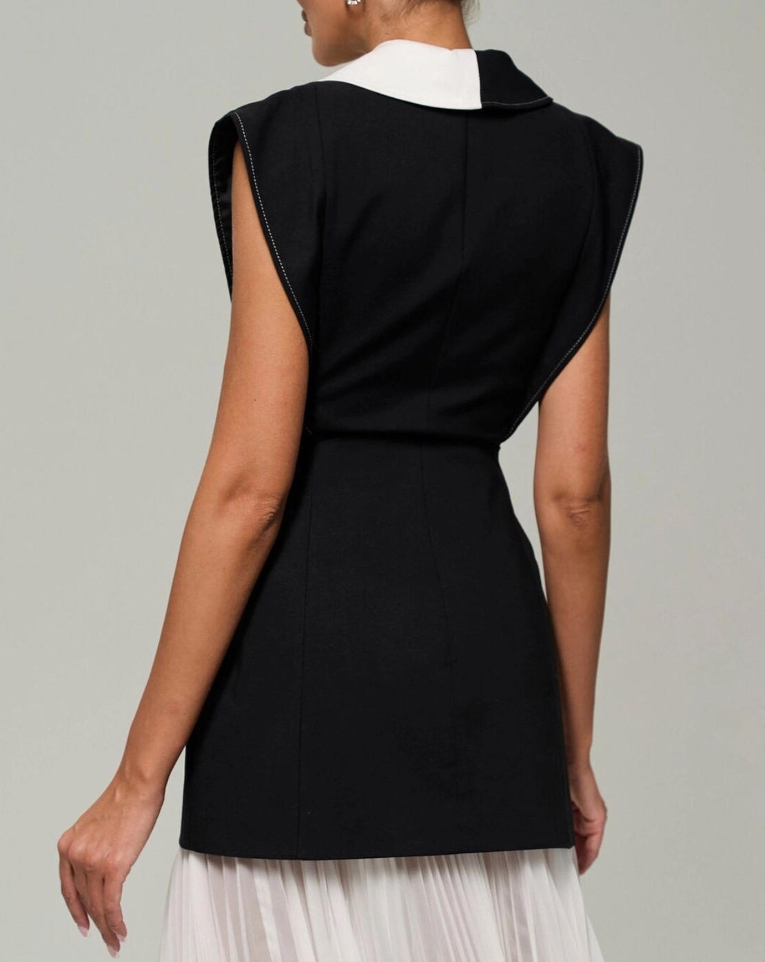 Pleated -  Elegance Dress - Черно-бяла елегантна рокля с плисирана пола