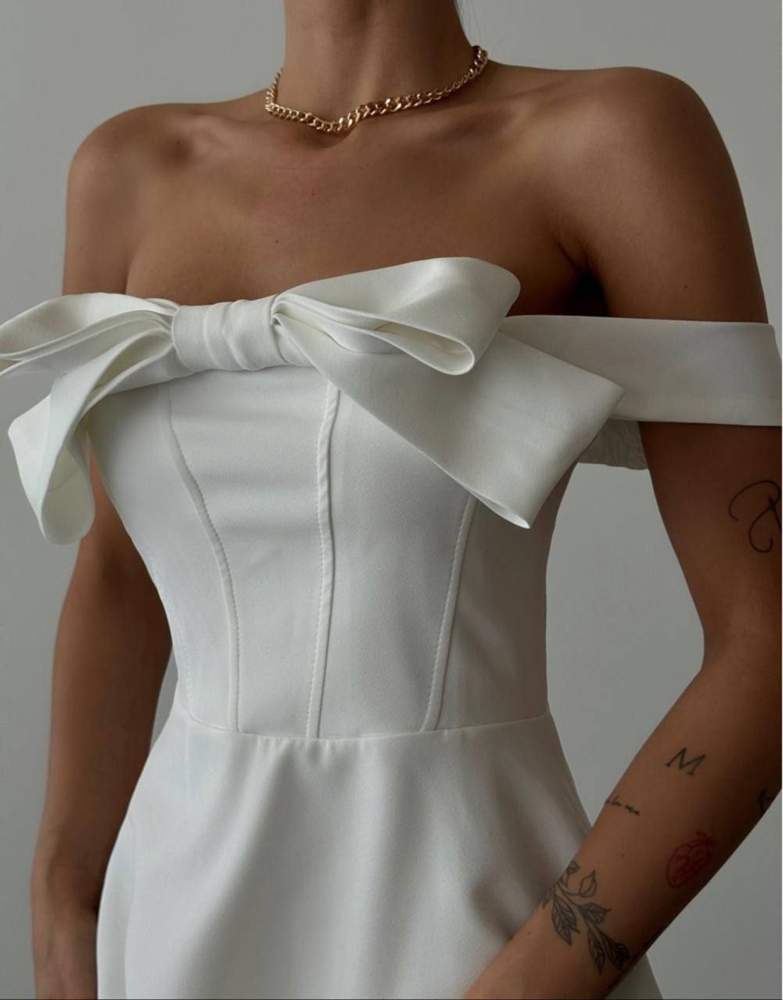 Eleganza – Елегантна рокля с панделка white