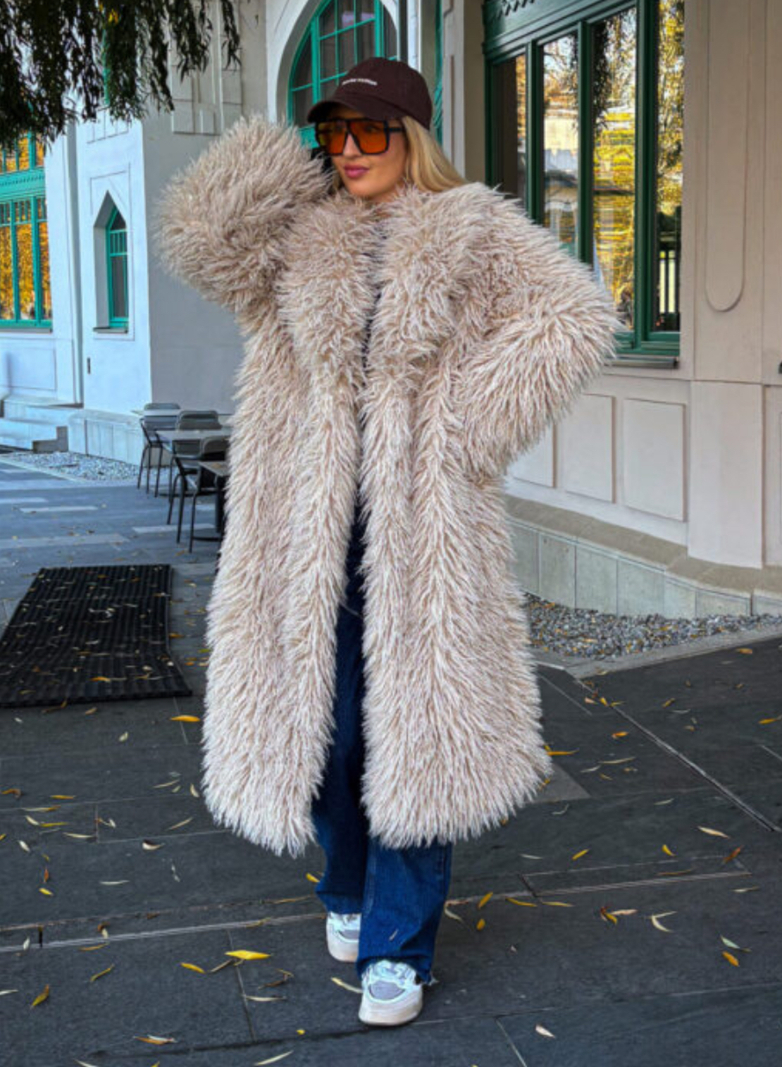 Alpina beige – дълго палто тип мондолска вълна