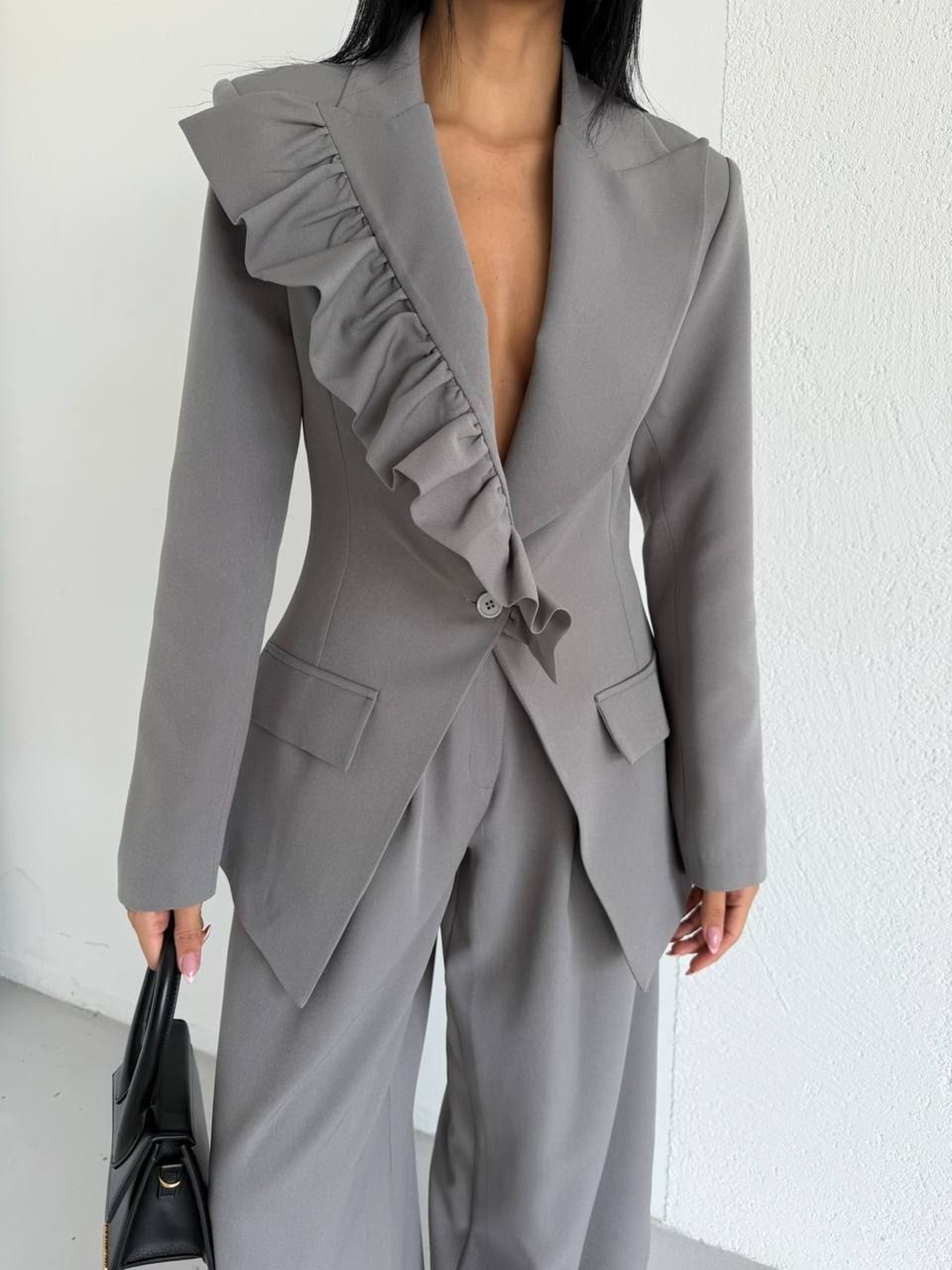 “ Grey Statement” – костюм сако и панталон