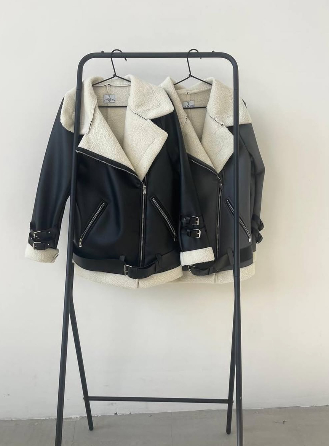 Winter Glow – кожено яке с каракул