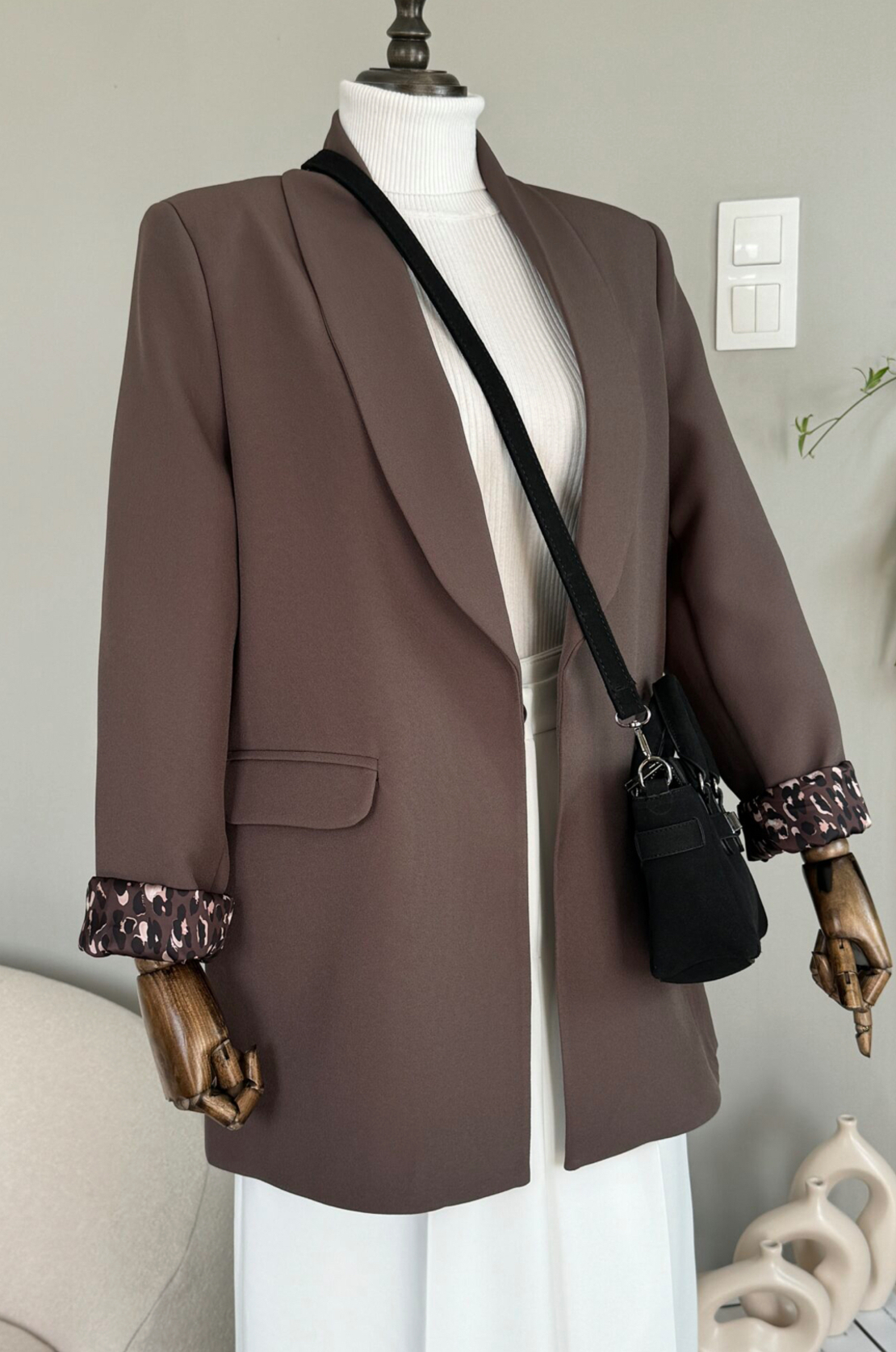 Mocha Tailored Blazer – Издължено кафяво сако