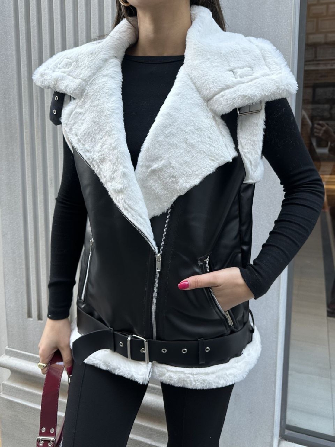 Winter Glow – топъл и стилен кожен елек