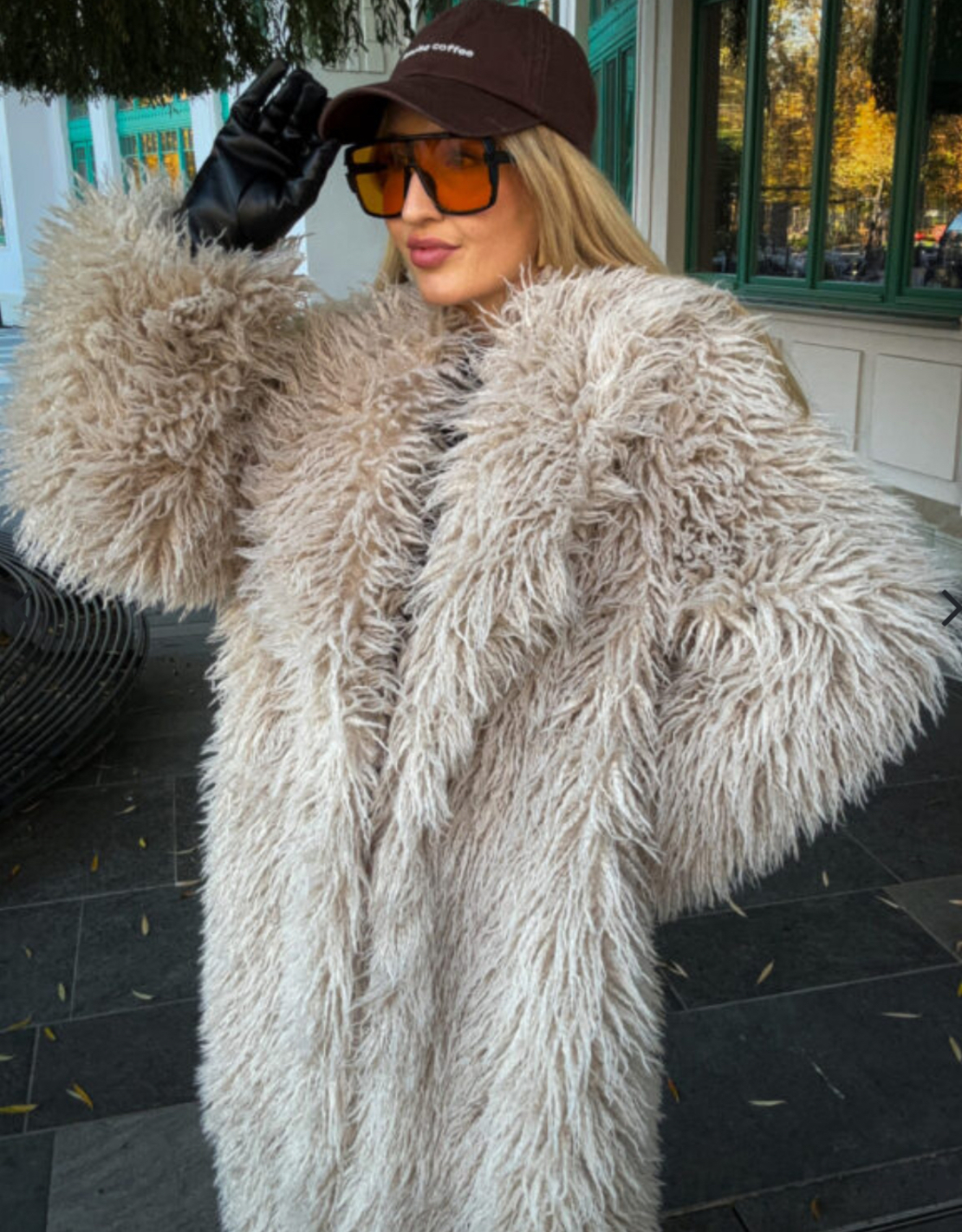 Alpina beige – дълго палто тип мондолска вълна