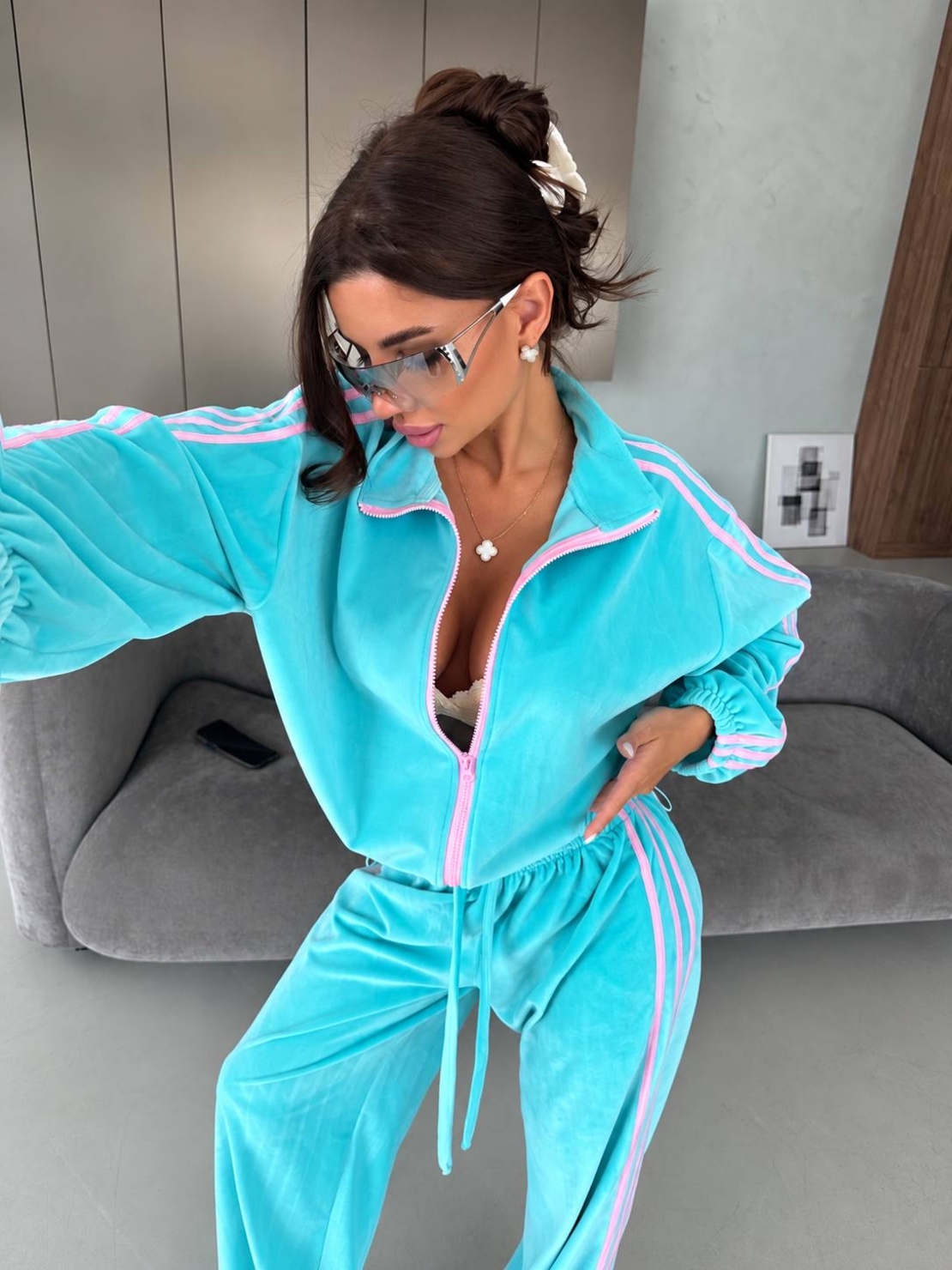 “ Velour contrast Set “ – спортен екип от мек велур