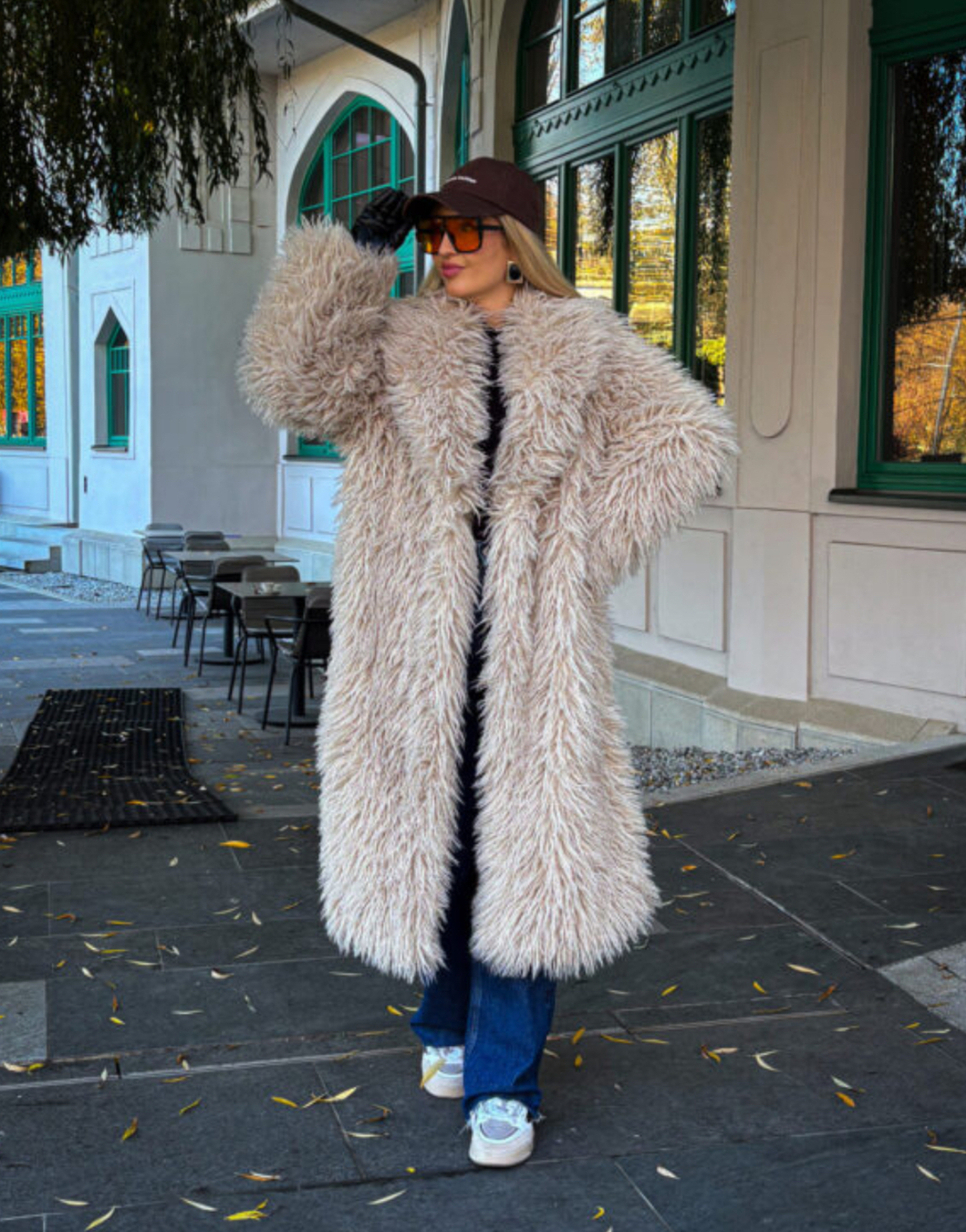 Alpina beige – дълго палто тип мондолска вълна