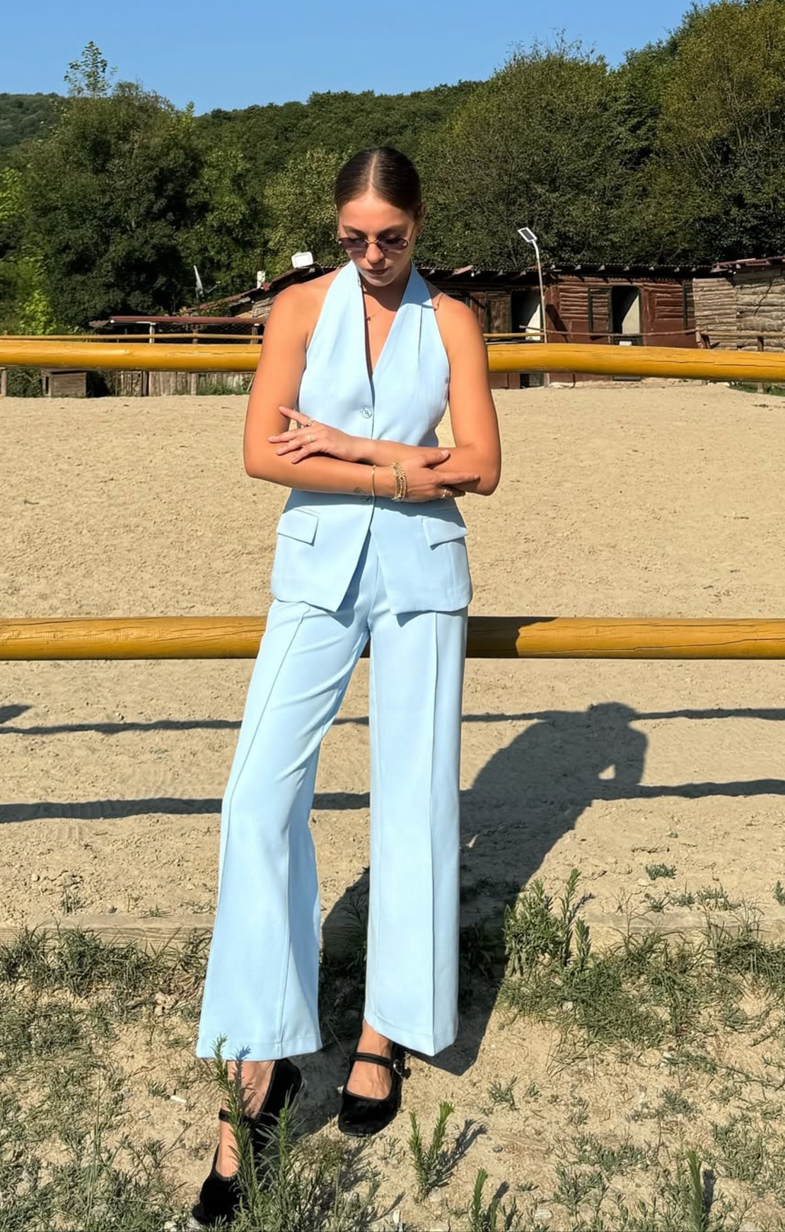 “Back Charm” Blue -  Костюм от елек с гол гръб и широк панталон