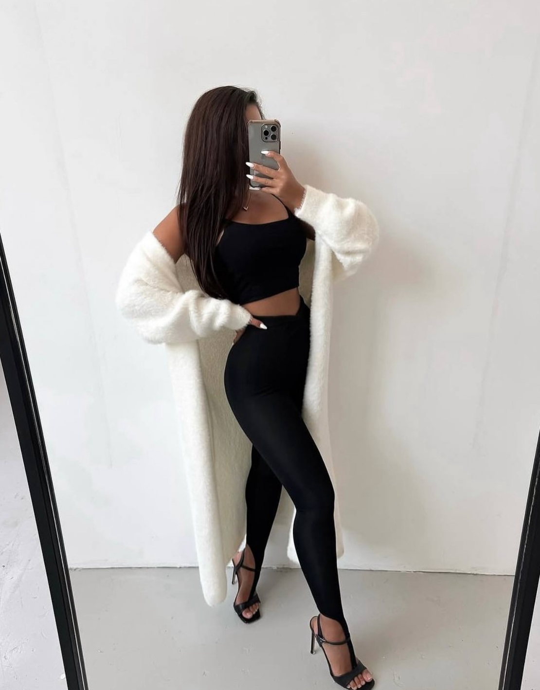 ShapeFlex Black – спортно-елегантен клин с ластик на палеца