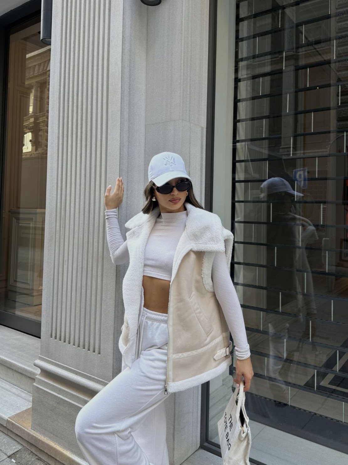 Velour Charm – издължен елек от велур с каракул